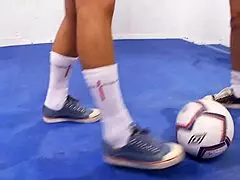 sporty krystal and leila suck and stuff twats on gym mat