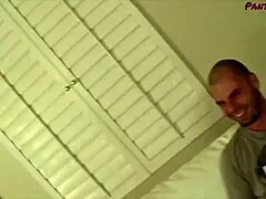 ब्रूनेट मिल्फ साइथेरिया को युवा 18+ लड़के ने पैंटीहोज में कड़ी चुदाई दी