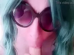 Anyuka folyékony ebédet élvez óriás fasz nyeldégélve