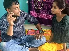 एक्सएक्सएक्स इंडियन देसी सौतेली माँ कॉसप्ले में तंग चूत और गांड में चोदाई पाती है