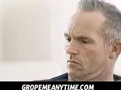 Gropemeanytime - Velike sise slobodno pipkaj pastorku 18+ u fantaziji