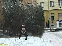 redhead bbw milf pees outdoors 😲