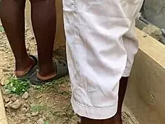 外でバックからめちゃくちゃに突かれてドッグファック！