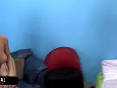 Лепрекон Дан и Бриана Брукс в интензивна сцена