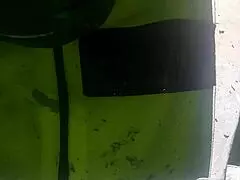 Siyah milf ev yapımı köpek stili için eğiliyor