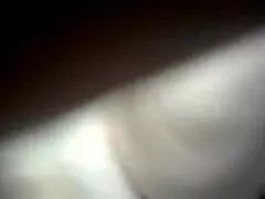 큰 배 좆질 당하며 남편이 문지르고 사정