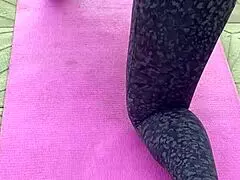 Ebony milf spreads pussy during morning workout outdoors