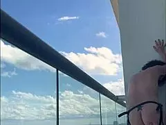 אהבת סטרפ-און בקנקון עם מילף מקסיקנית ולסבית שחורה!