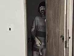 Nevlastní táta ztrácí kontrolu navštíví macochu v noci na tvrdý sex