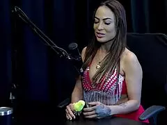 Dando Oportunidade Para Fãs, Belinha Baracho Shares Outdoor Fetish Casting With Brunette Group.