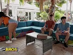 Yo! Stepmom Queen Rogue hooks up for wild threesome 😜