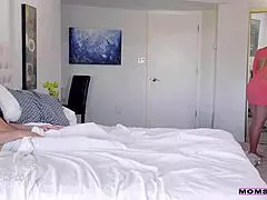 Aku digoda ibu tiri dan gak bisa tahan pesonanya