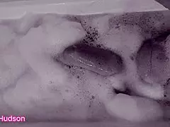 i play with toys in the bath, kity hudson