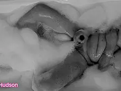 i play with toys in the bath, kity hudson