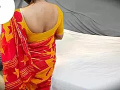 Indian Bhabhi Got Nailed by Delivery Boy in Doggystyle Wearing Saree.