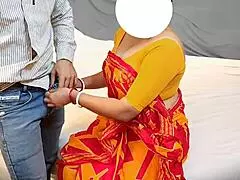 Indian Bhabhi Got Nailed by Delivery Boy in Doggystyle Wearing Saree.