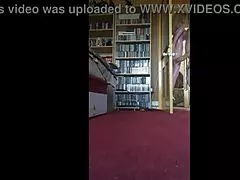 V oknu, na stopnicah in tleh - Divje jebanje seks punčke povsod