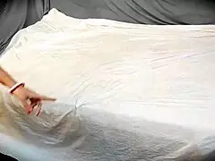 Indian Bhabhi Got Nailed by Delivery Boy in Doggystyle Wearing Saree.