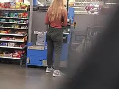 Blonde milf shows off her nice ass in spandex