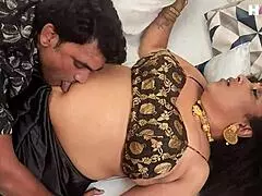 बड़ी बूब्स इंडियन स्टेपमॉम, स्टेपसन द्वारा रफ पाउंडिंग के लिए तैयार?