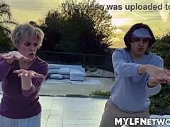 Dee sleduje Eliasovu bitvu, ale bullyové pořád tvrdě bijí. Může ho dál podporovat?