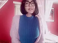 Chantal’s Trying Out Her New Sex Toy and Squirts Everywhere