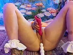 i love steffi's huge pussy lips, wanna play with toys