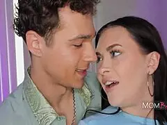 Vodim maćehu Lindsay Lee na fakultetske žurke