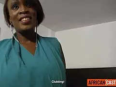 Велике природне сиса афричка МИЛФ анално јебана у кућном аудицији!