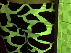 min stemor fanger meg med trusa hennes og begynner å suge del 1