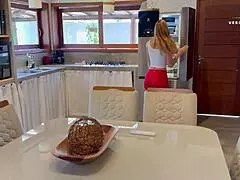 Mi Hijo Se Demoró En Llegar Y Me Folle A Su Amigo Pijudo A Escondidas