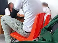 maestra mexicana poniendo examen extraordinario a estudiantes en el salon, hay otra manera de pasar maestra les pide cuerpo para pasar la materia, i mean, it's so taboo