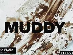 Fyldig mor Heidi dykker ned i fisseknuld i missionary og doggy