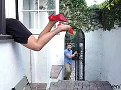 Nevlastní bratři šukají uvízlou macochu v divoké trojce