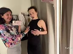 Ho visto due troie arrapate baciarsi e toccarsi negli spogliatoi pubblici, caldissimo