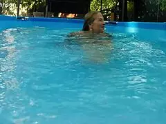 WHOA! Melissa Mermaid Terpesona di Tepi Kolam dengan Tinta Seksi!