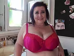 Hey, check out Lady Lynn sharing spicy details in this BTS interview