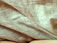 MILF abre buceta bem escancarada pra você