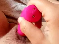 MILF abre buceta bem escancarada pra você