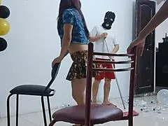 עובדות מילף לטיניות בסצנה ארוטית בשעות עבודה בניקוי המשרד