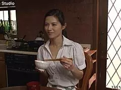 Раздосадованная милфа жаждет хуй запретными способами