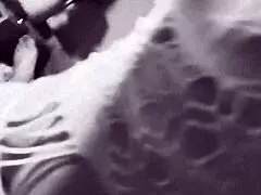 Ω, αυτή η μεγάλη πούτσα γλώσσα που κυλάει και σιελιάζει πάνω στο κτήνος του Cody Roy;