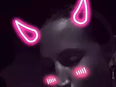 ओह, कोडी रॉय के बड़े लंड पर जीभ लपेटकर लार टपकाती हुई?