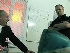 야, 큰 가슴 엄마를 애널과 핥기로 박아