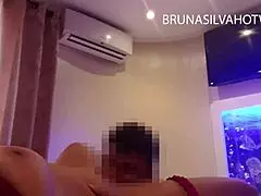 Istri Brasilia Dipamerin Suami