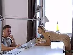 Mature pornstar invites repairman for amazing blowjob and nailing!