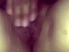 Louca de tesão shows her molhadinha bucetao in a solo orgasm session