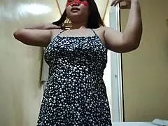 Guarra asiática chupapollas tetona con facial