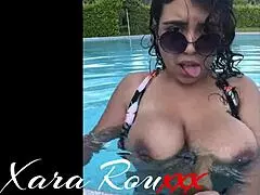 LE PAGO A MI HERMANASTRO PARA QUE ME HAGA UN VIDEO PORNO EN LA PISCINA, BENT OVER WITH BIG TITS!
