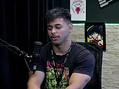 Guilherme filmmaker interviews latina for outdoor sex casting. She shows positions and fetishes 😏